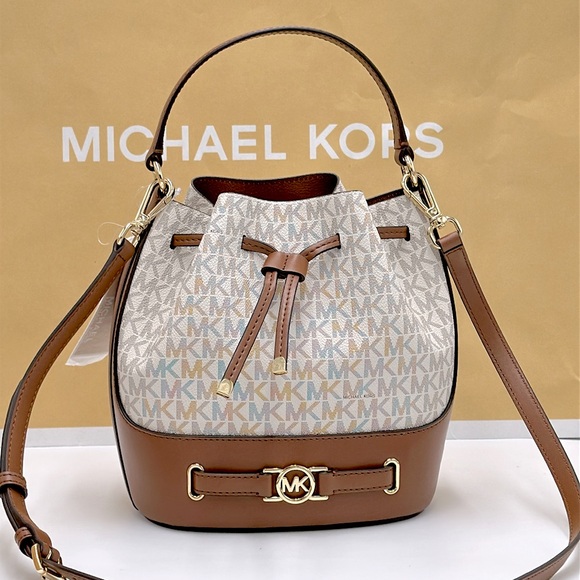 Michael Kors Reed Medium Belted Bucket Messenger Crossbody Handbag Vanilla MK - Picture 2 of 15